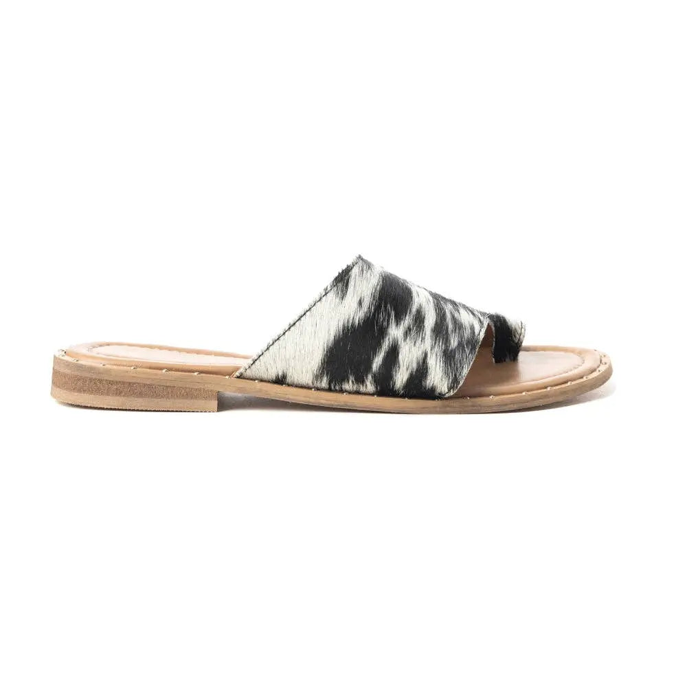 Kimmee Trail Sandal In Black and White - Imperfectly Perfect Boutique