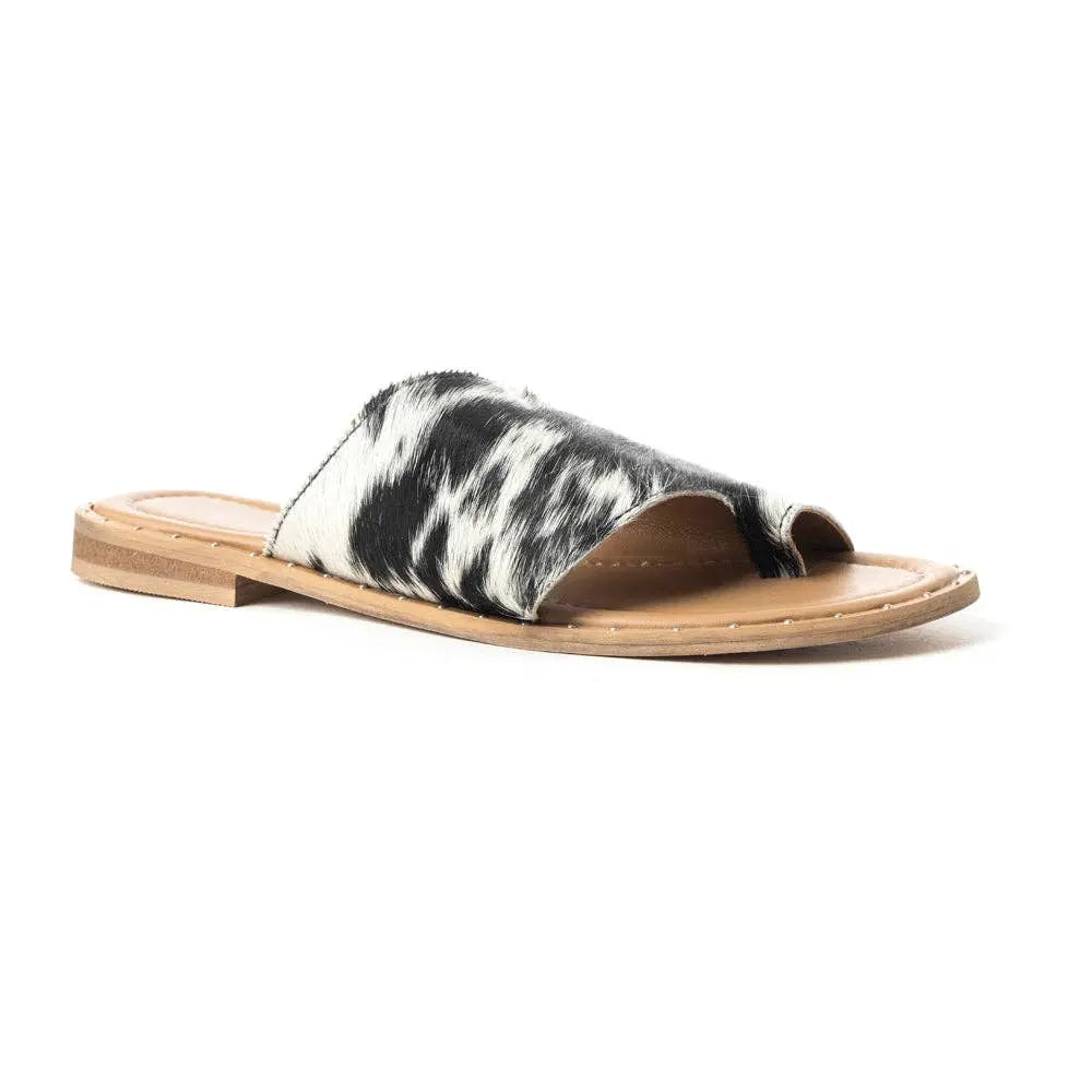 Kimmee Trail Sandal In Black and White - Imperfectly Perfect Boutique